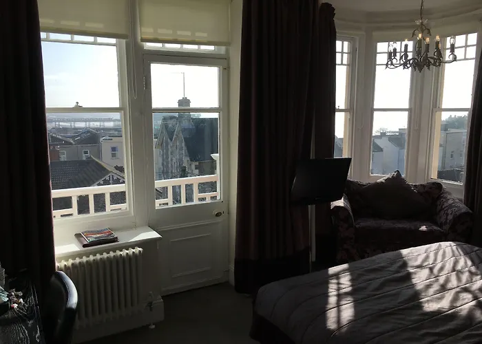 Queenswood Hotel